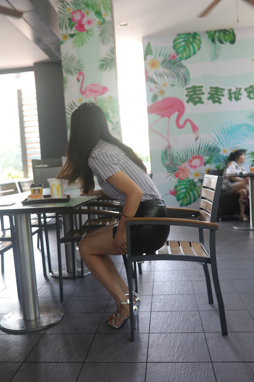 图片[4]-精选街拍作品 NO.0038 超短皮裙气质美丽美足高跟美女原图[262P／236MB]-艺库