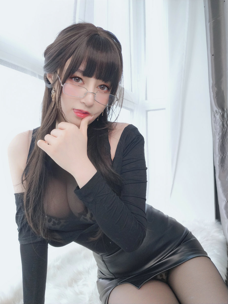 Coser小姐姐白银 – 黒糸女上司 / 23P1V-90MB / cos萌妹-绅士图