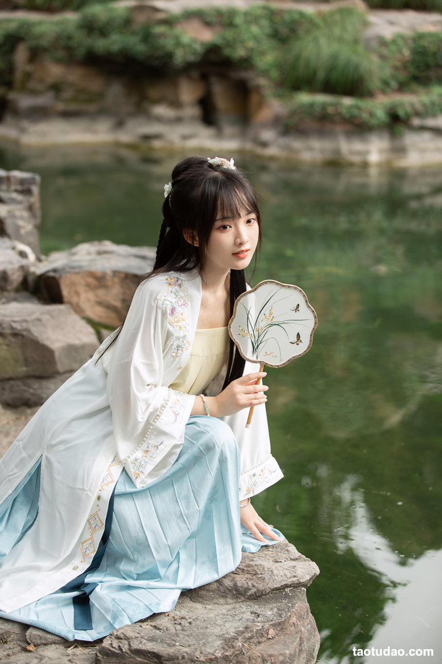 图片[2]-[YITUYU艺图语]2022.12.29 小扇引微凉，悠悠夏日长 莉莉崽w[22+1P／142MB]-艺库